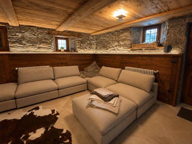 Villa Indipendente in vendita a Brusson, Aosta