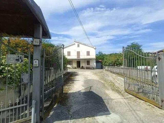 Villa Indipendente in vendita a Bucchianico, Abruzzo