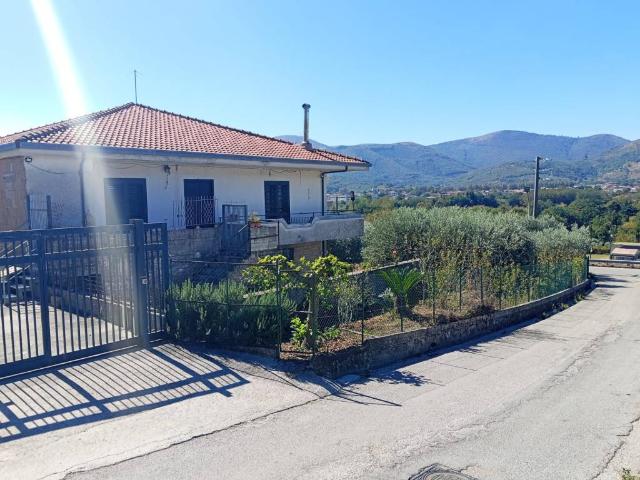 Villa Indipendente in vendita a Pastorano, Bucciano