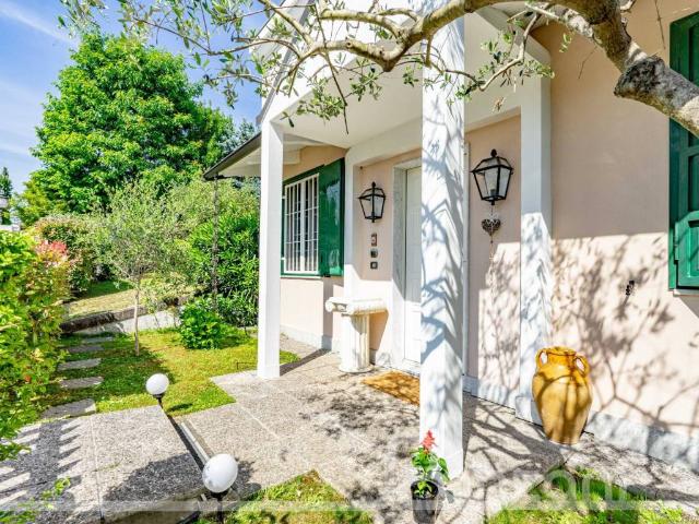 Villa Indipendente in vendita a Rovido, Buccinasco