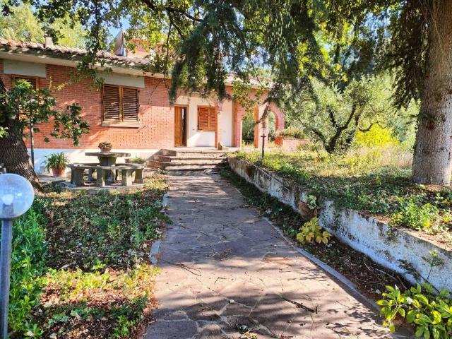 Villa Indipendente in vendita a Bucine, Toscana