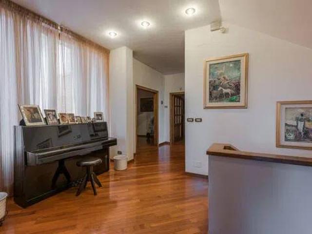 Villa Indipendente in vendita a Pogi, Bucine