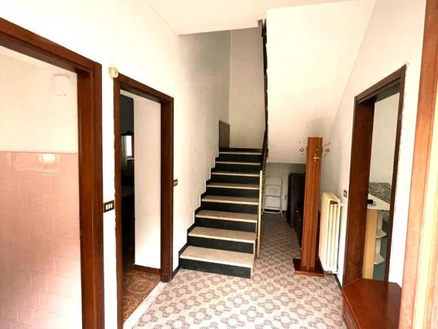Villa Indipendente in vendita a Buglio In Monte, Lombardia
