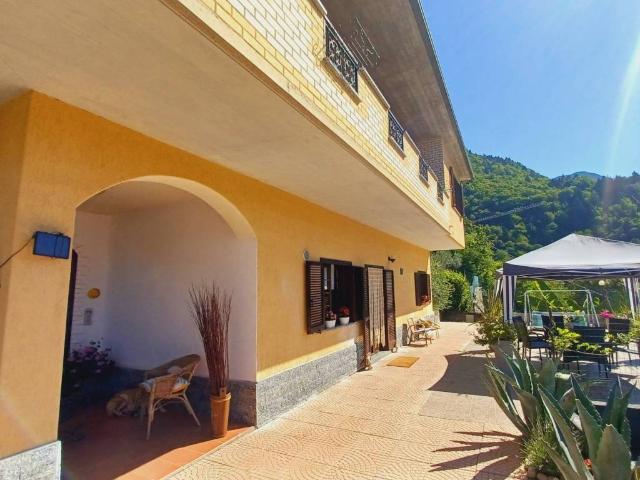 Villa Indipendente in vendita a Buglio In Monte, Lombardia
