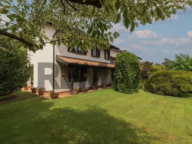 Villa Indipendente in vendita a Buguggiate, Varese