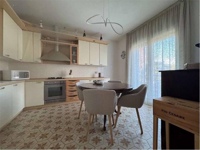 Villa Indipendente in vendita a Buguggiate, Lombardia