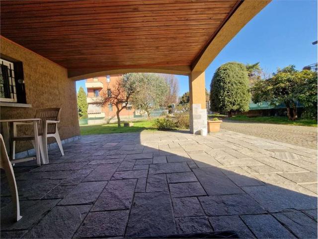 Villa Indipendente in vendita a Buguggiate, Lombardia