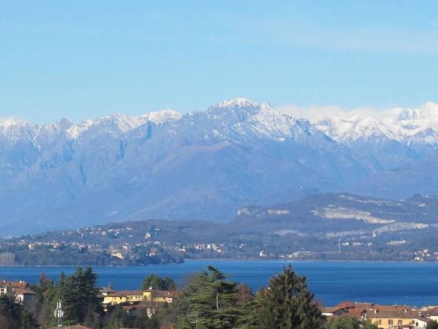 Villa Indipendente in vendita a Buguggiate, Lombardia