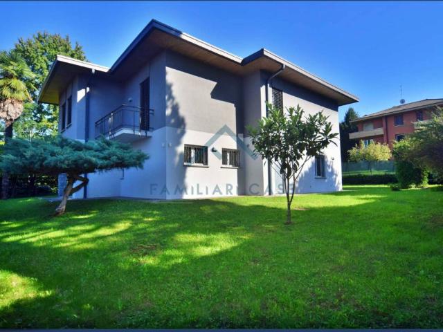 Villa Indipendente in vendita a Buguggiate, Varese