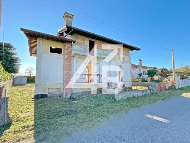 Villa Indipendente in vendita a Buja, Friuli-Venezia Giulia