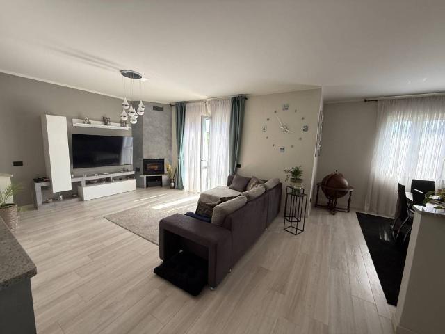 Villa Indipendente in vendita a Bulgarograsso, Como
