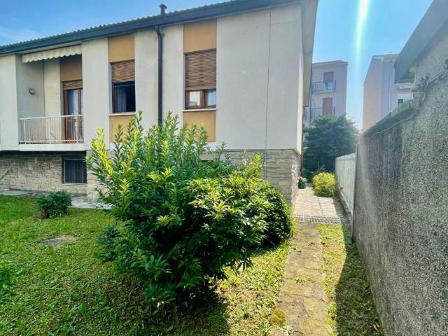 Villa Indipendente in vendita a Burago Di Molgora, Lombardia