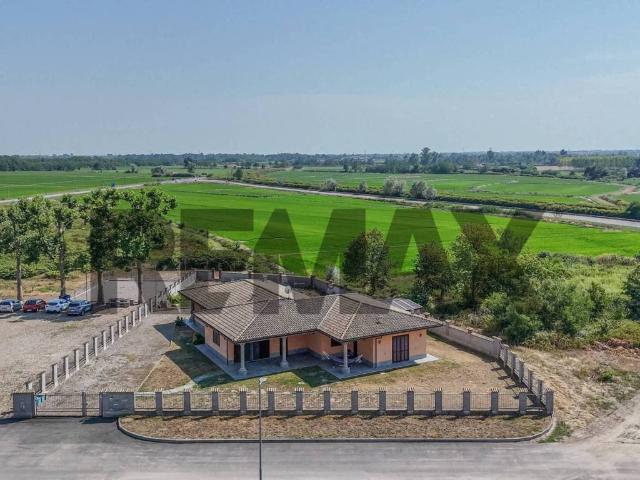 Villa Indipendente in vendita a Piemonte, Vercelli