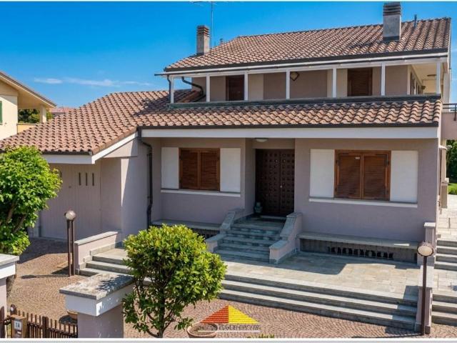Villa Indipendente in vendita a Madonna del Campanile, Piemonte