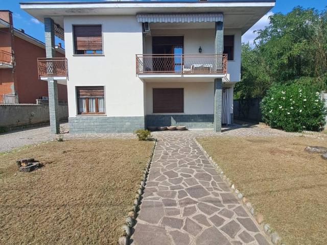 Villa Indipendente in vendita a Buscate, Lombardia