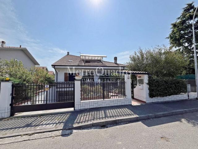 Villa Indipendente in vendita a Busnago, Lombardia