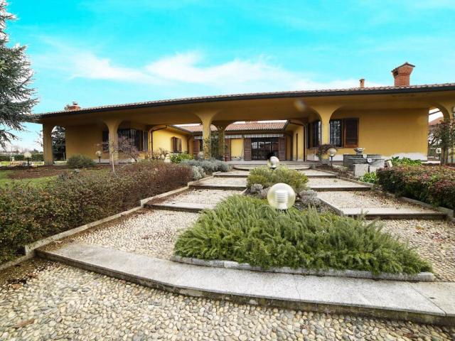 Villa Indipendente in vendita a Busnago, Lombardia