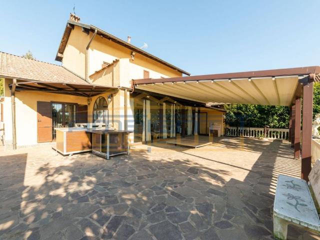 Villa Indipendente in vendita a Busnago, Lombardia