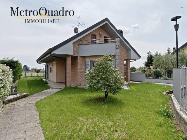 Villa Indipendente in vendita a Busnago, Lombardia