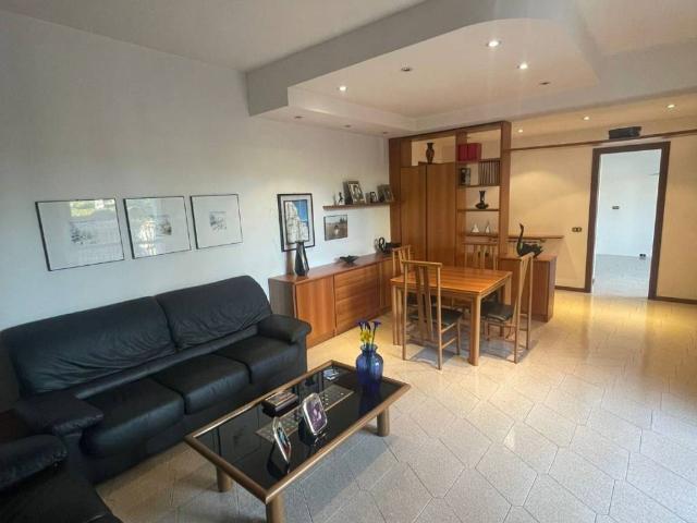 Villa Indipendente in vendita a Busnago, Lombardia