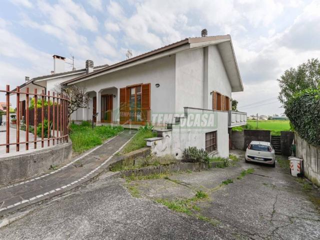 Villa Indipendente in vendita a Busnago, Lombardia