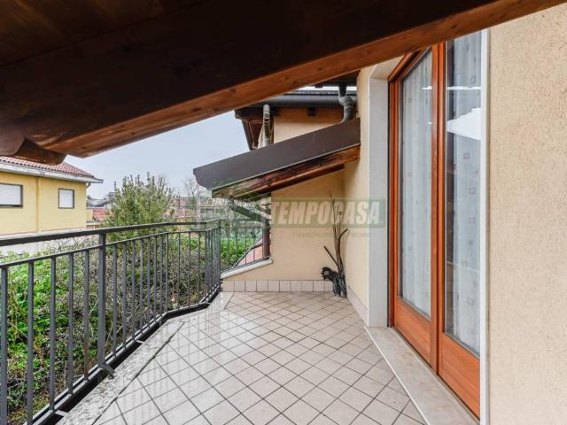 Villa Indipendente in vendita a Busnago, Lombardia