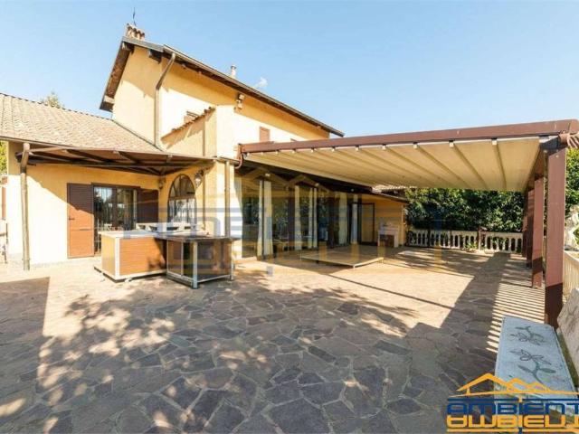 Villa Indipendente in vendita a Busnago, Lombardia