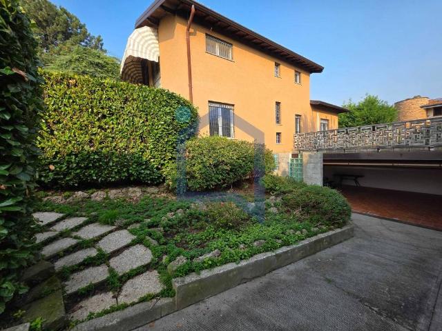 Villa Indipendente in vendita a Busnago, Lombardia