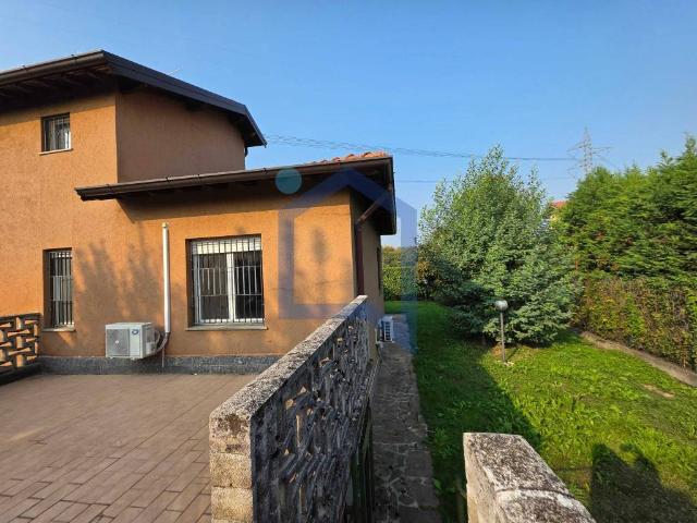 Villa Indipendente in vendita a Busnago, Lombardia