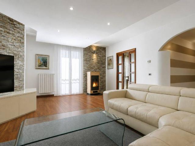 Villa Indipendente in vendita a Busnago, Lombardia