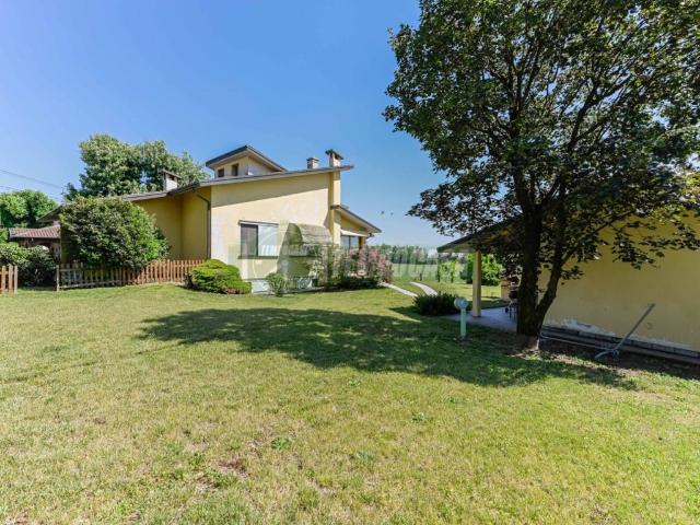 Villa Indipendente in vendita a Busnago, Lombardia