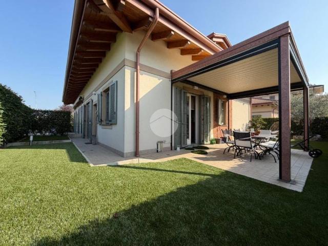 Villa Indipendente in vendita a Bussero, Lombardia