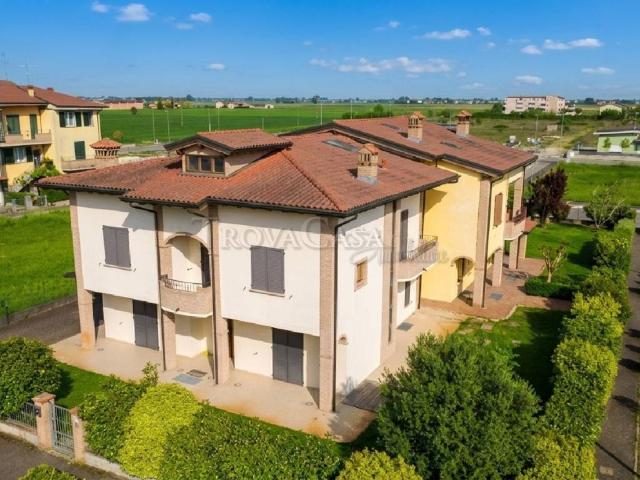 Villa Indipendente in vendita a Busseto, Reggio Emilia