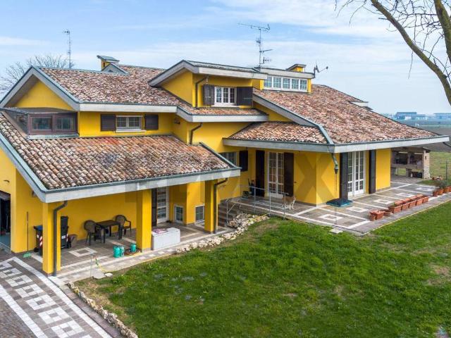 Villa Indipendente in vendita a Busseto, Reggio Emilia