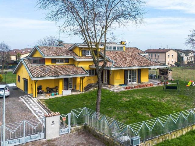 Villa Indipendente in vendita a Busseto, Reggio Emilia
