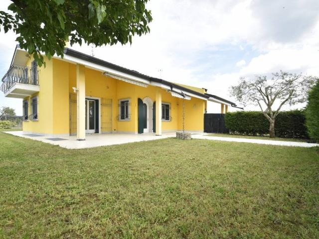 Villa Indipendente in vendita a Bussolengo, Veneto
