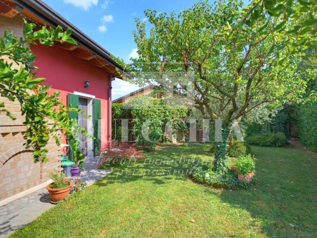 Villa Indipendente in vendita a Bussolengo, Veneto