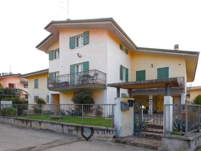 Villa Indipendente in vendita a Bussolengo, Veneto