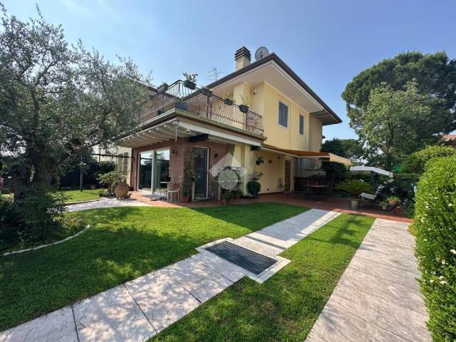 Villa Indipendente in vendita a Bussolengo, Veneto