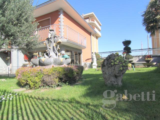 Villa Indipendente in vendita a Beata Giuliana, Busto Arsizio
