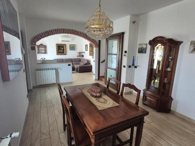 Villa Indipendente in vendita a Busto Arsizio, Lombardia