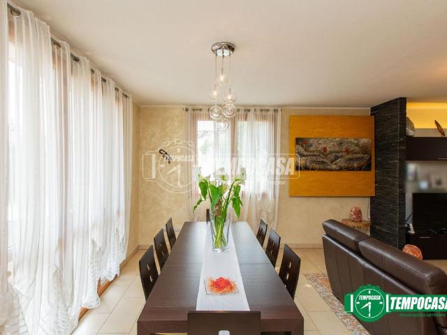Villa Indipendente in vendita a Santi Apostoli, Busto Arsizio
