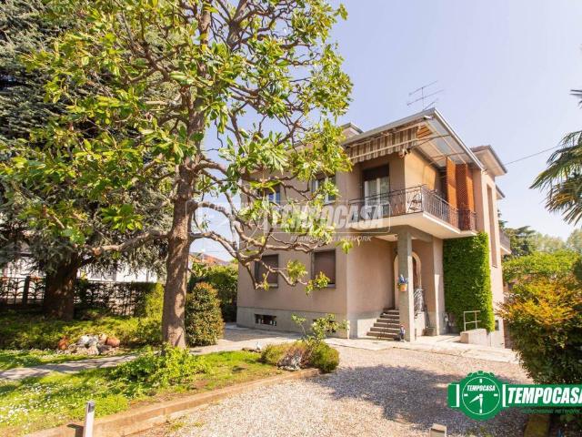 Villa Indipendente in vendita a Busto Arsizio, Lombardia