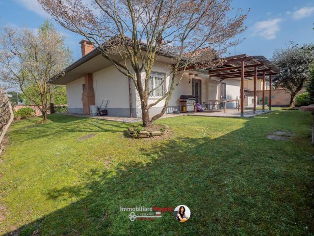 Villa Indipendente in vendita a Santi Apostoli, Busto Arsizio