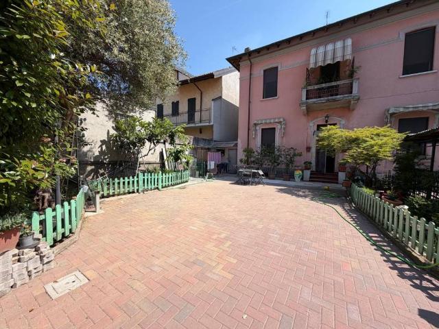 Villa Indipendente in vendita a Busto Arsizio, Lombardia
