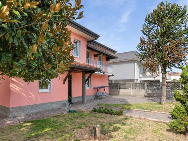 Villa Indipendente in vendita a Sacconago, Busto Arsizio