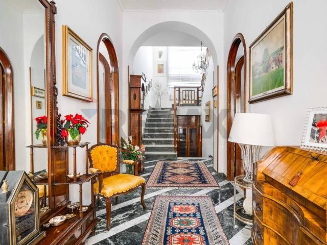 Villa Indipendente in vendita a Busto Arsizio, Lombardia