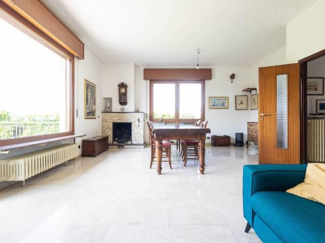 Villa Indipendente in vendita a Busto Arsizio, Lombardia