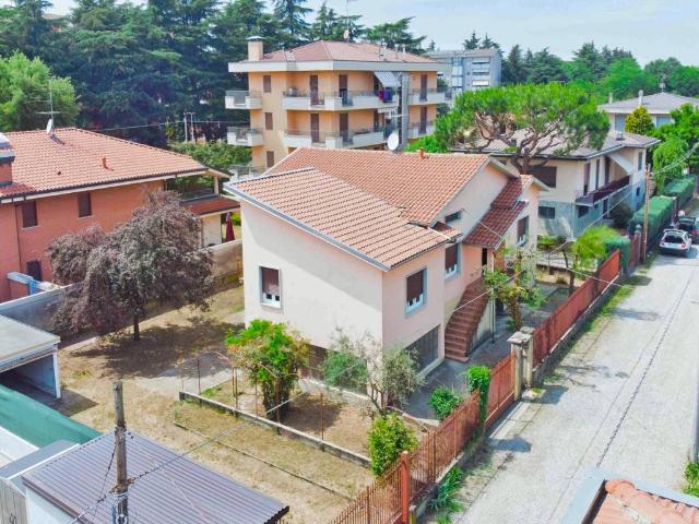 Villa Indipendente in vendita a Busto Arsizio, Lombardia