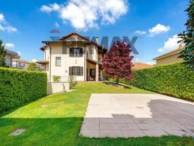 Villa Indipendente in vendita a Busto Arsizio, Lombardia
